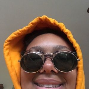 Meet your Posher, Alexis